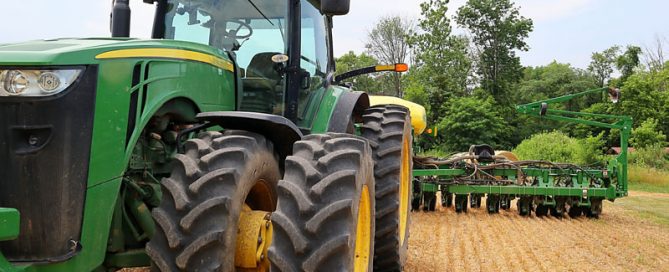 Transporte especial de maquinaria agrícola en góndola